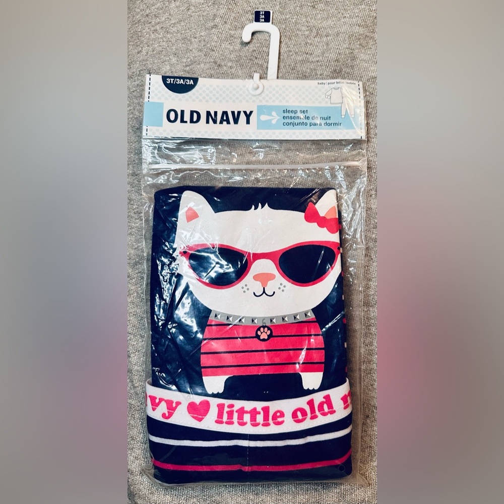 New in Package Girls Old Navy Baby/Toddler Sleepset - Size 3T